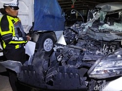Tabrak Truk Muatan Besi di Jalan Jogja-Solo Prambanan, Terios Ringsek