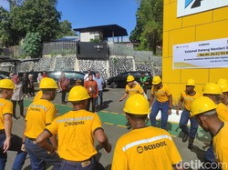 Mensos Buka Pelatihan Operator Alat Berat-Pakan Ayam Petelur di Papua