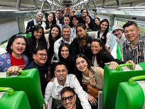 Wush.... 10 Momen Para Artis Jajal Kereta Cepat Jakarta-Bandung Bareng Jokowi