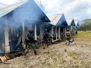 1 Anggota KKB Tewas Ditembak TNI di Puncak Papua Usai Bakar 10 Rumah Nakes 1 Anggota KKB Tewas Ditembak TNI di Puncak Papua Usai Bakar 10 Rumah Nakes
