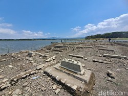 Makam di Waduk Gajah Mungkur: Asal-usul hingga Penyebab Kemunculan