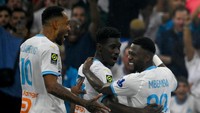 2. Marseille - Gaji skuad per pekan 1.107.115 euro (Rp 18,27 miliar). Foto: AFP/NICOLAS TUCAT