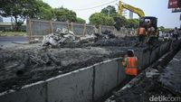 Menanti Rampungnya Proyek Saluran Air dan Trotoar di Matraman