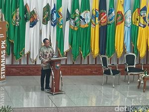 Tito Soroti Banyak Honorer dari Timses-Keluarga Pejabat Daerah tapi Gabut Tito Soroti Banyak Honorer dari Timses-Keluarga Pejabat Daerah tapi Gabut