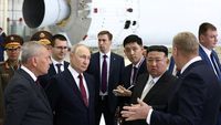 Momen Putin Sambut Kedatangan Kim Jong Un di Markas Antariksa Rusia