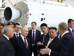 Momen Pertemuan Kim Jon Un-dan Putin di Kosmodrom Vostochny
