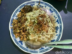 Nikmatnya Nagih! Lontong Balap Pak Tjip di Surabaya Sejak 1987
