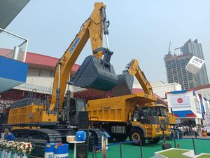 Melihat Pameran Alat Berat di Jakarta Ada Truk Listrik sampai Ekskavator Hidrolik