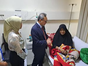 PAN Beri Rp 250 Juta buat Pengobatan Pasien RSIJ Pondok Kopi