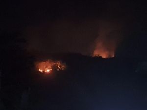 Kebakaran Kembali Melanda Gunung Ranggagading Sukabumi Kebakaran Kembali Melanda Gunung Ranggagading Sukabumi