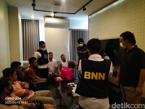 Heboh Penggerebekan Pesta Narkoba di Twin Tower Surabaya Heboh Penggerebekan Pesta Narkoba di Twin Tower Surabaya