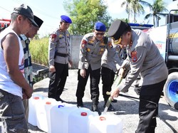 Polisi-TNI Salurkan 36 Ton Air Bersih ke Warga Bangka Tengah
