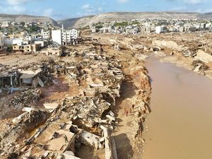 Banjir Dahsyat di Libya, 10 Ribu Orang Dilaporkan Hilang Banjir Dahsyat di Libya, 10 Ribu Orang Dilaporkan Hilang