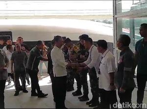Jokowi Jajal Kereta Cepat Jakarta-Bandung Bareng Para Menteri