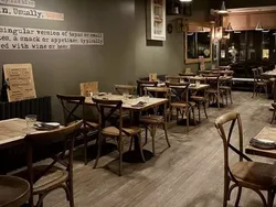 Sedih! Pemilik Restoran Ini Menangis Gegara Tak Ada Tamu yang Datang