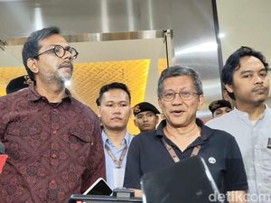 Respons Rocky Gerung soal Dilabrak Caleg PDIP Cianjur: Biarin, Biasa Aja Respons Rocky Gerung soal Dilabrak Caleg PDIP Cianjur: Biarin, Biasa Aja