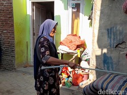 Potret Keluarga Miskin di Pasarbatang Brebes, Hidup di Rumah Tanpa Listrik-Air