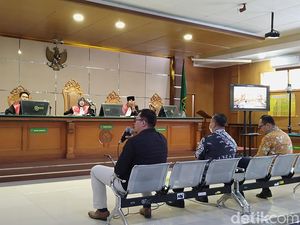 Hakim Tegur Khairur Rijal yang Ngotot Ajukan JC Kasus Proyek Dishub Hakim Tegur Khairur Rijal yang Ngotot Ajukan JC Kasus Proyek Dishub