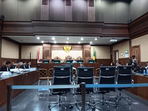 Lukas Enembe Bantah Punya Jet Pribadi: Silakan KPK Ambil! Lukas Enembe Bantah Punya Jet Pribadi: Silakan KPK Ambil!