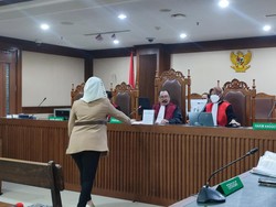 Hasnaeni Wanita Emas Tiba-tiba Kasih Kertas Jelang Vonis, Hakim Menolak