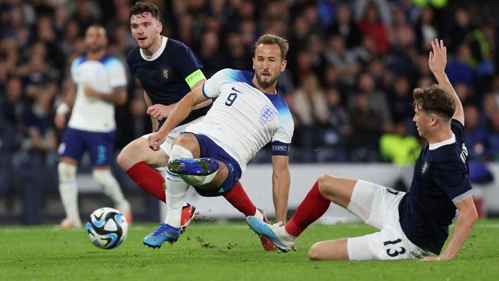 Soccer Football - International Friendly - Scotland v England - Glasgow, Scotland, Britain - September 12, 2023 Englands Harry Kane scores their third goal REUTERS/Russell Cheyne     TPX IMAGES OF THE DAY
