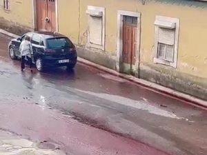 Buset, Tangki Pabrik Anggur Bocor, Satu Kota Banjir Amer