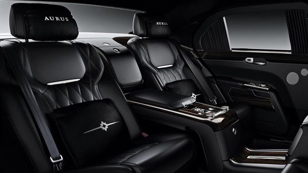 Aurus Senat Limousine yang dijadikan basis mobil kepresidenan Presiden Rusia Vladimir Putin.