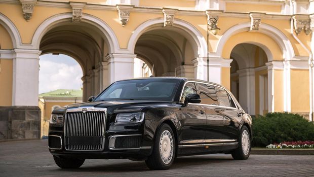 Aurus Senat Limousine yang dijadikan basis mobil kepresidenan Presiden Rusia Vladimir Putin.