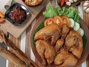 Gurih Lembut! Ayam Goreng Tulang Lunak yang Tulangnya Bisa Dimakan Gurih Lembut! Ayam Goreng Tulang Lunak yang Tulangnya Bisa Dimakan