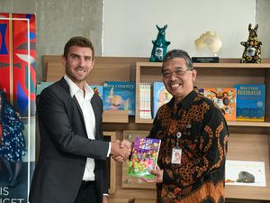 Kisah Guru David, Penulis Novel Anak Peraih Penghargaan Literasi Kisah Guru David, Penulis Novel Anak Peraih Penghargaan Literasi