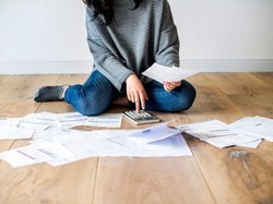 Pusing Jadi Sandwich Generation? Cek Tips Simpel Amankan Keuangan Keluarga