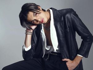 7 Foto Eddy Meijer, Anak Maudy Koesnaedi Jadi Model, Ganteng Bikin Meleleh 7 Foto Eddy Meijer, Anak Maudy Koesnaedi Jadi Model, Ganteng Bikin Meleleh