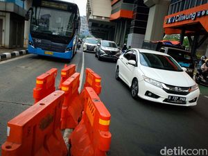 Hati-hati! Separator Busway di Cawang Ini Sering Bikin Celaka