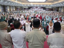 Ribuan Emak-emak di Bandung Deklarasi Dukung Prabowo Jadi Presiden