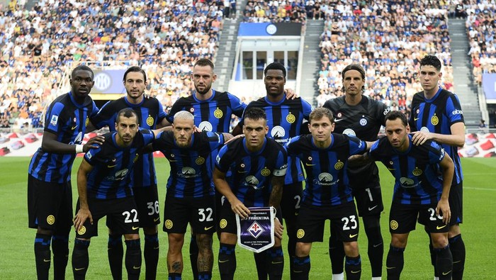 Soccer Football - Serie A - Inter Milan v Fiorentina - San Siro, Milan, Italy - September 3, 2023 Inter Milan players pose for a team group photo before the match REUTERS/Massimo Pinca