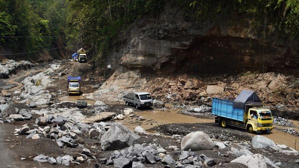 Ekstremnya Jalur Alternatif Malang-Lumajang
