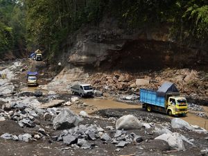 Ekstremnya Jalur Alternatif Malang-Lumajang