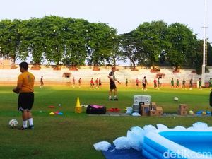 Josep Gombau Gabung di Sesi Latihan Persebaya