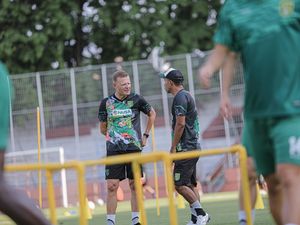 Uston Nawawi Ngaku Dapat Banyak Masukan dari Josep Gombau