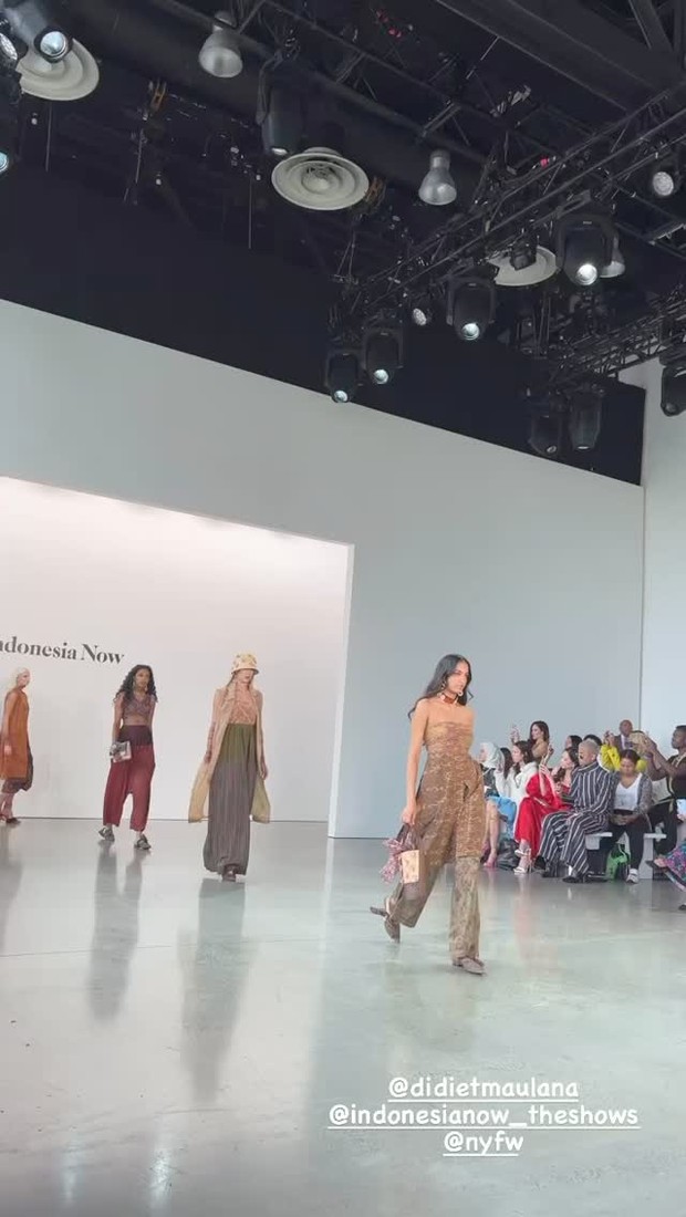 Koleksi Wiron Didiet Maulana di NYFW