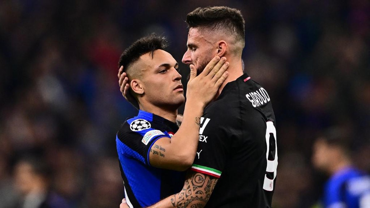 Adu tajam Lautaro Martinez vs Olivier Giroud (AFP/MARCO BERTORELLO)