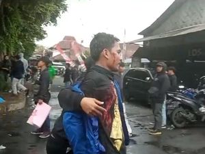 Demo di DPRD Jember Ricuh, 1 Mahasiswa Luka Usai Disemprot Water Canon