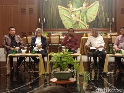 Mahfud Md Bahas Nasib Bangsa Bersama Seniman Bandung