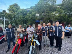 Kemensos Luncurkan Motor Trail Listrik Pengangkut Barang di Papua