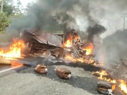 Mobil Muatan Solar Terbakar di Bungo, Sopir Tewas Terjebak