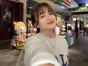 7 Potret Penampilan Baru Nathalie Holscher, Kini Berponi