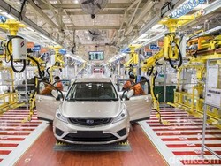 Luhut Bujuk Geely Bikin Mobil Listrik Nasional di Indonesia