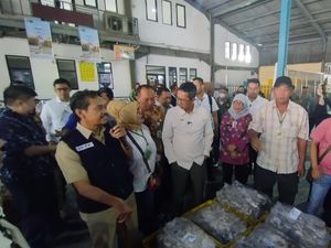 Heru Budi ke Muara Angke Jakut, Cek Pelelangan Ikan dan Rumah Pangan UMKM
