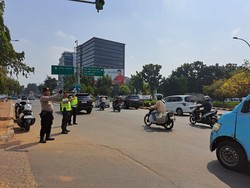 Polres Jaksel Tertibkan Motor Lawan Arus yang Dikeluhkan Warga di Jumat Curhat