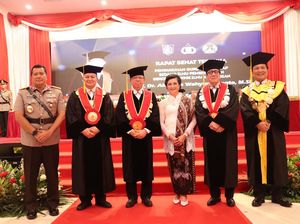 Anggota Kompolnas Albertus Wahyurudhanto Dikukuhkan Jadi Guru Besar STIK Anggota Kompolnas Albertus Wahyurudhanto Dikukuhkan Jadi Guru Besar STIK